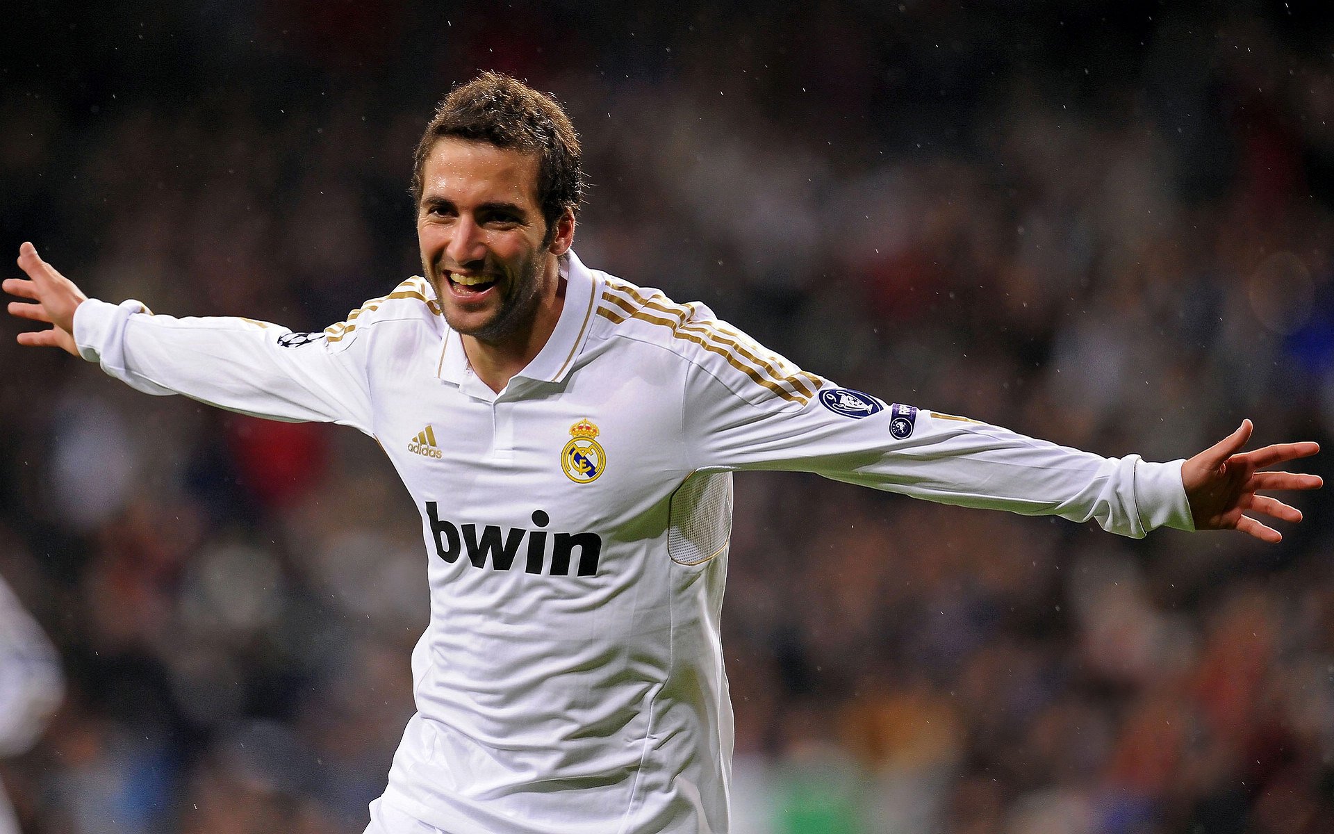 劳塔罗点燃赛场，尤文血拼喀麦隆，一场跨越大陆的足球交响