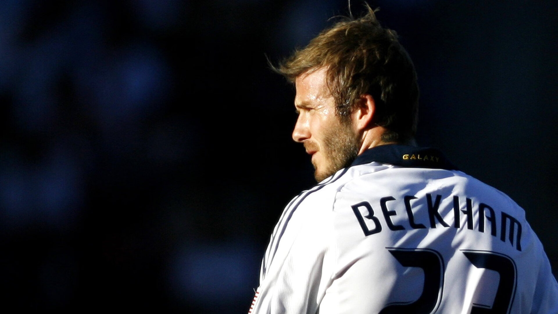 波斯湾的救赎之夜，当伊朗铁骑遭遇卡塔尔雄鹰，贝林厄姆在绿茵场完成灵魂重塑