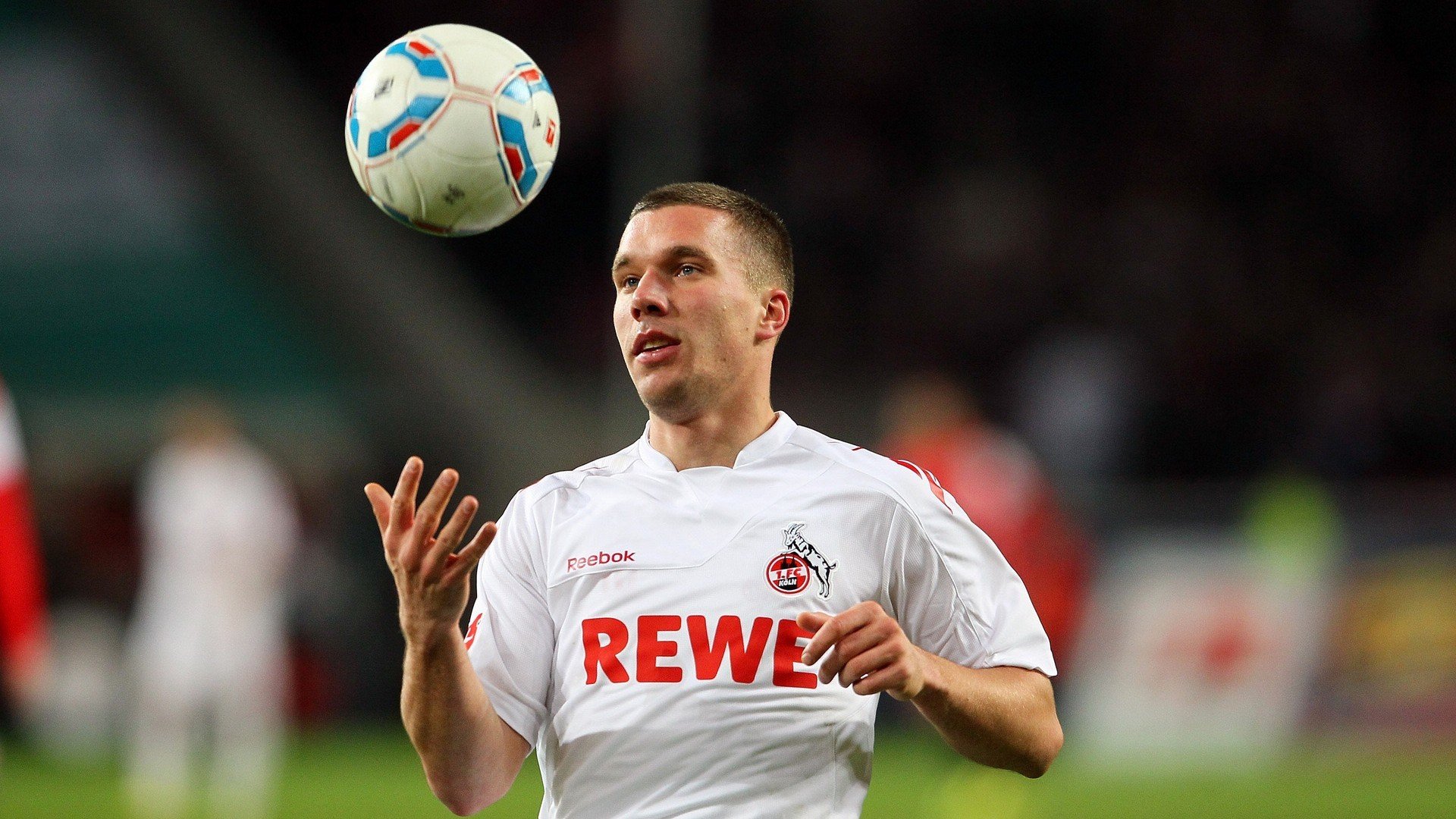 世界杯2026-赛道与球场，F1街道赛之夜与小贾伦的统治艺术