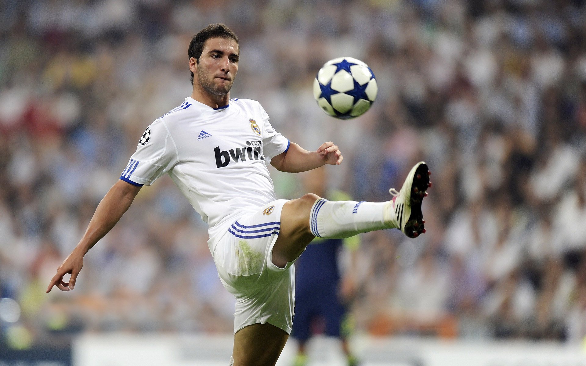 纽约铁血鏖战洛城，字母哥独舞点燃赛场