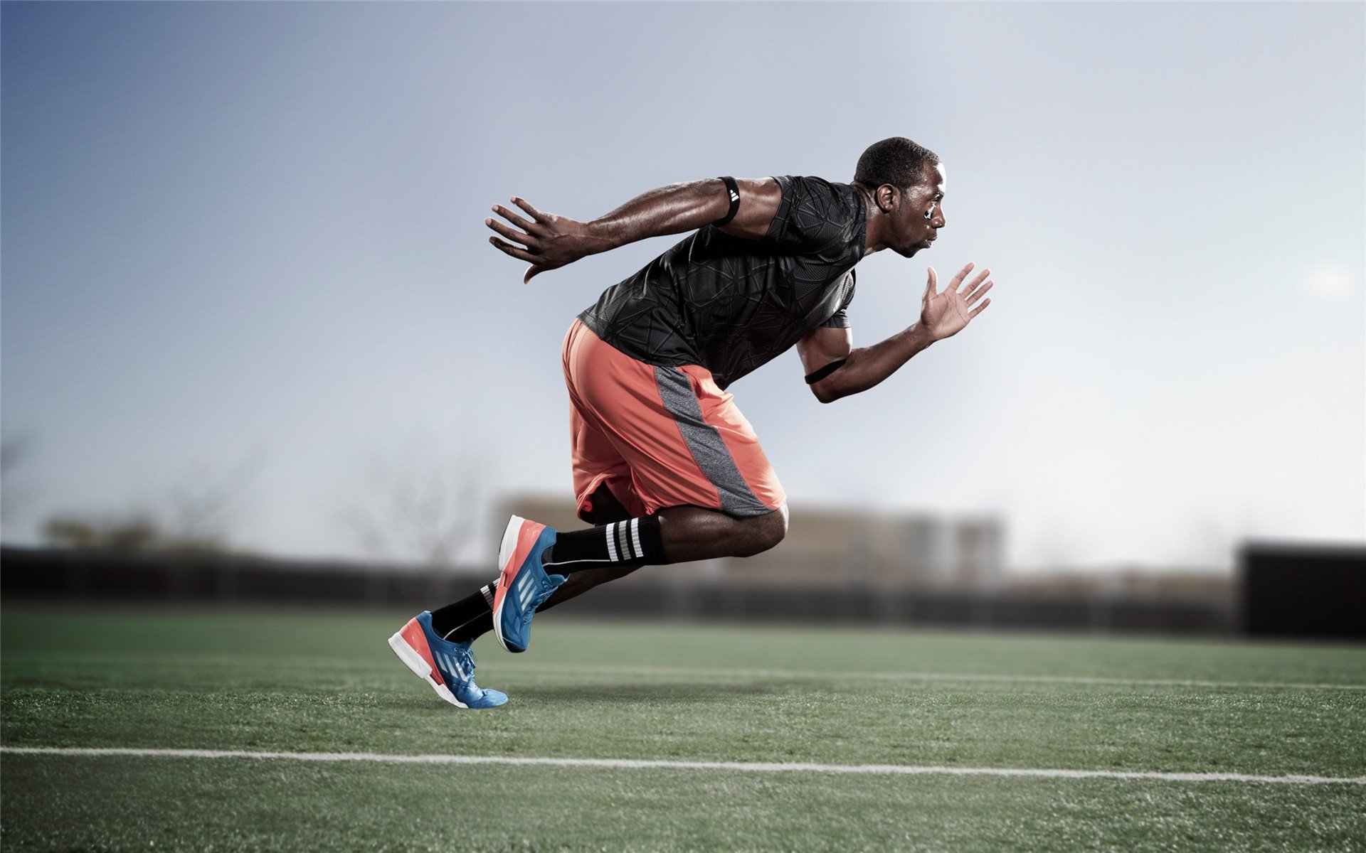 武切维奇完美掌控内线，马刺式血拼助广东险胜